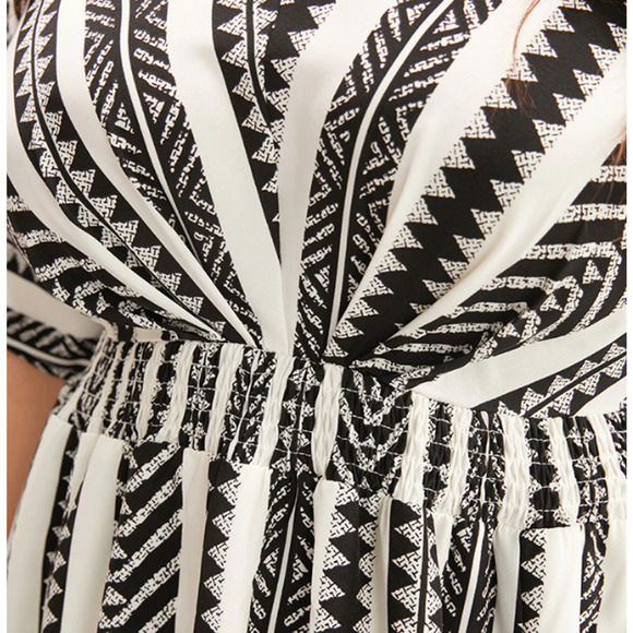 BLOOMCHIC SZ 12 L  Black White Tribal Print Dolman Sleeve Dress NWT B98 - Picture 5 of 11